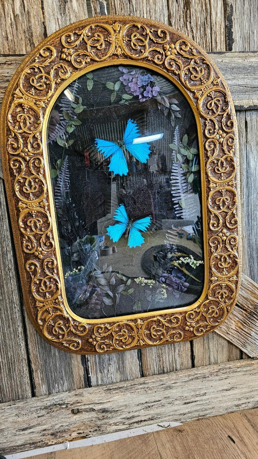 Frame vintage - Victorian Gothic bubble frame with blue swallowtails - That Creative Feeling