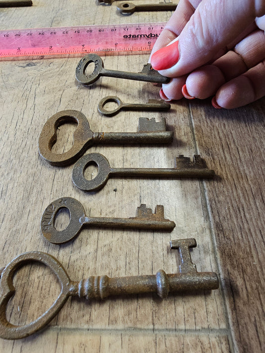 Vintage 1800s skeleton keys set of 6
